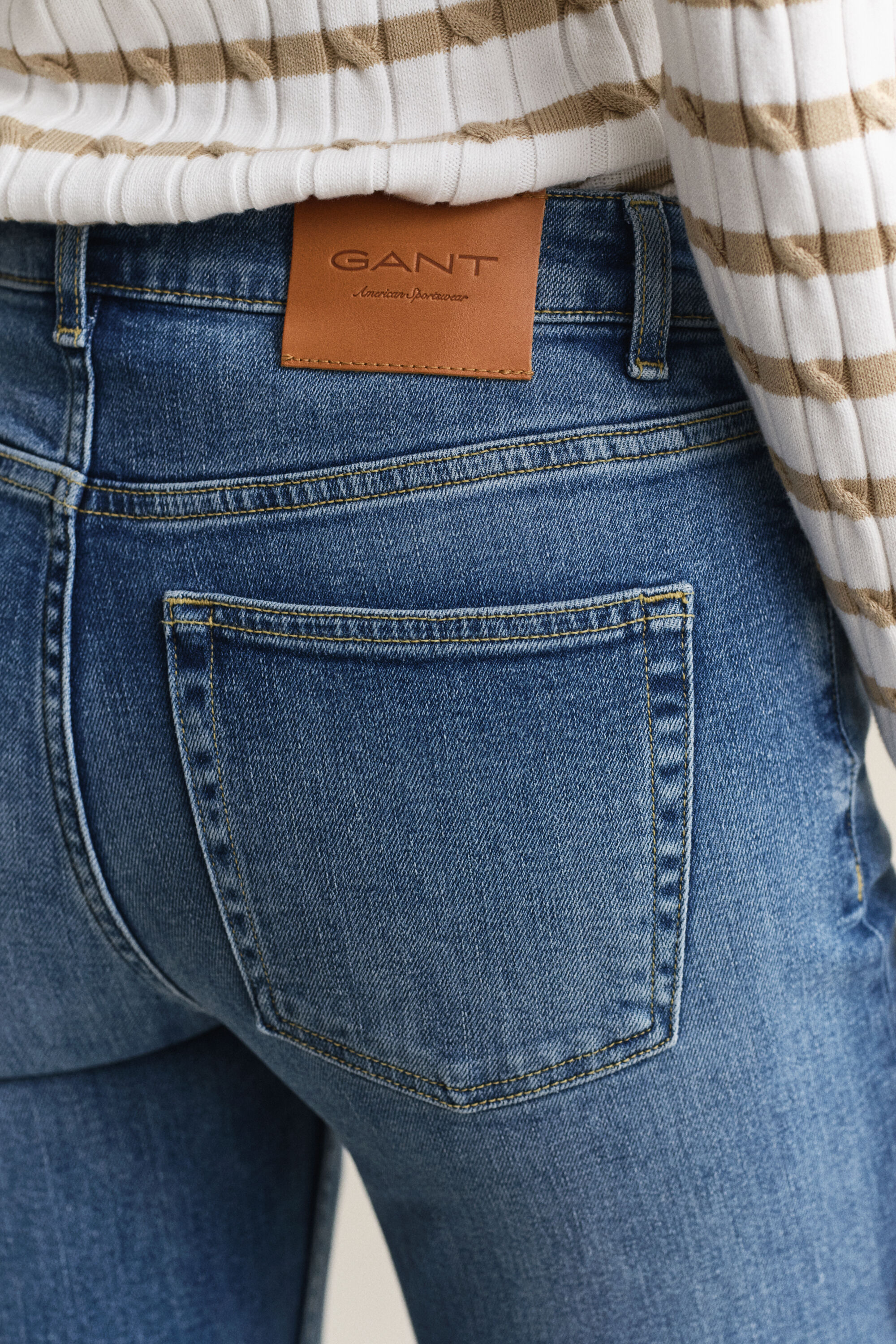 Utställda stretchjeans