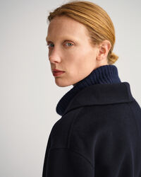 Handsydd kavaj med bälte