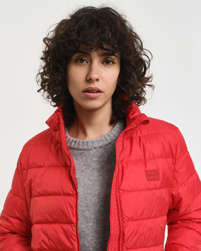 Tunn dunjacka med logotyp