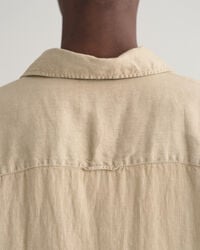 Relaxed fit kort&auml;rmad linneskjorta