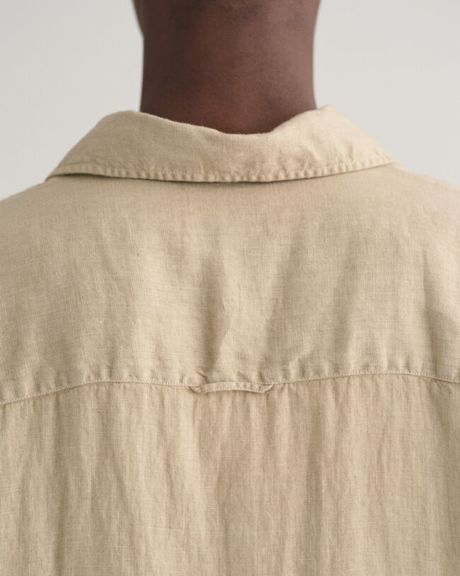 Relaxed fit kort&auml;rmad linneskjorta