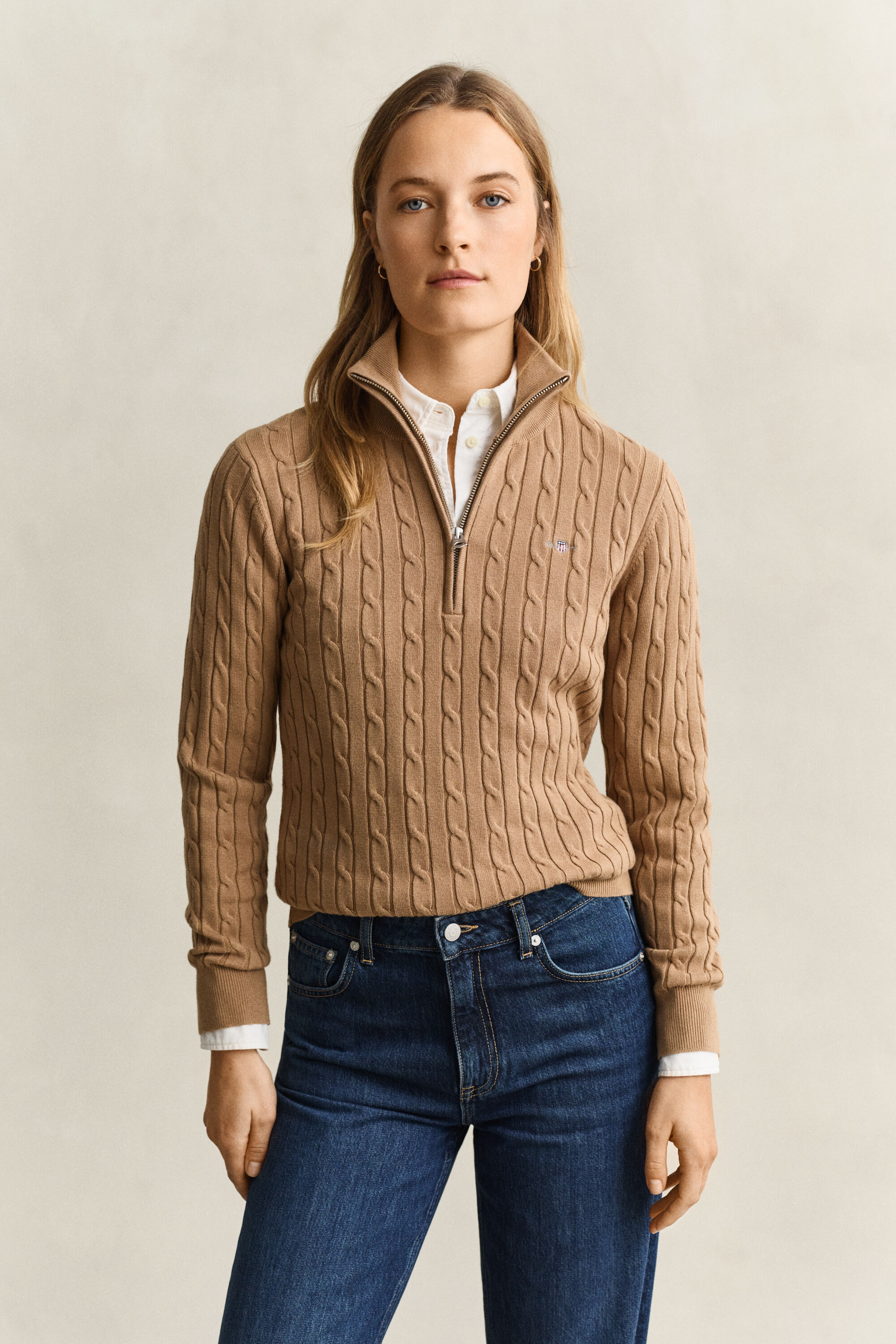 Stretchig kabelstickad tröja med half-zip