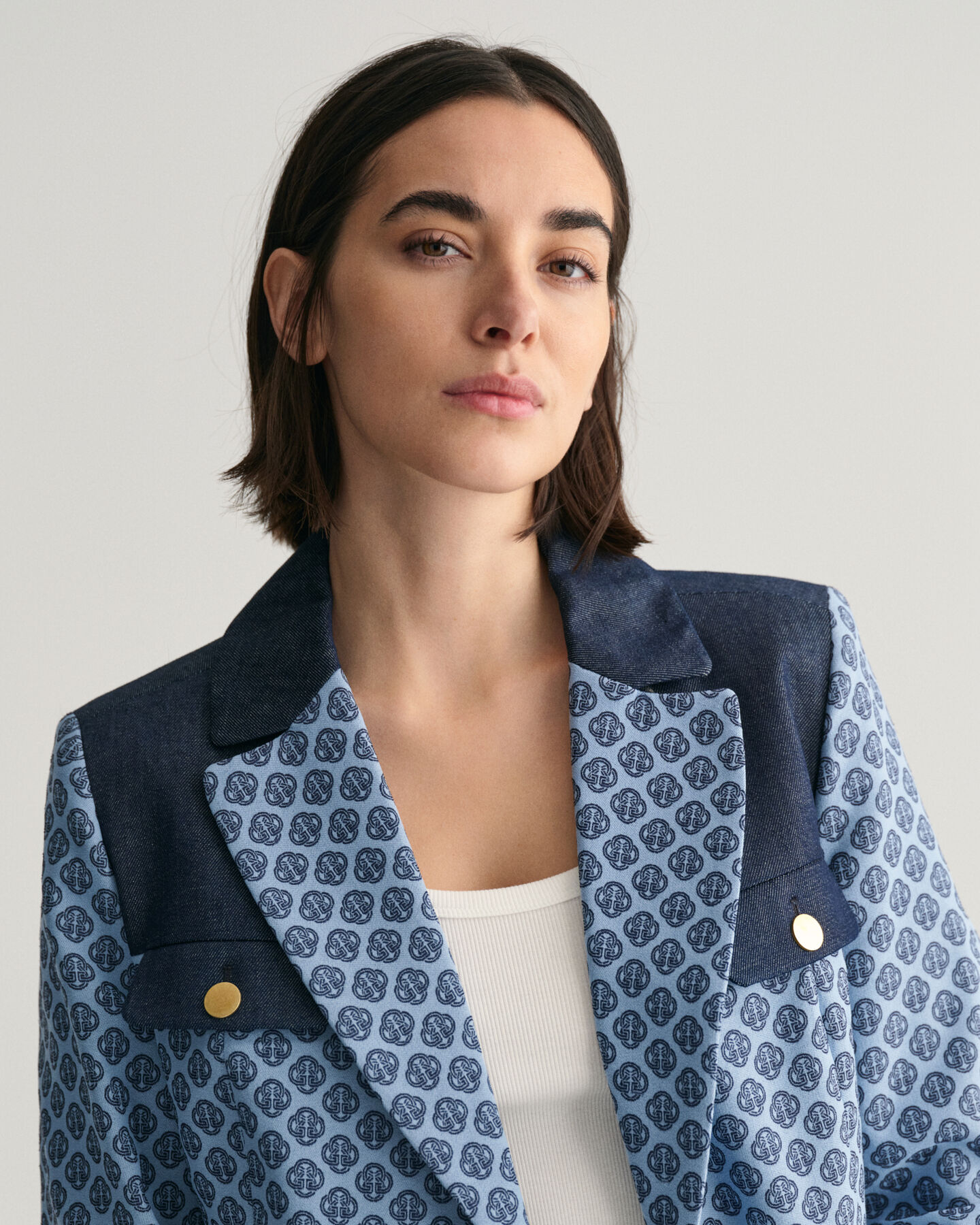 Slim fit kavaj i jacquard med monogram