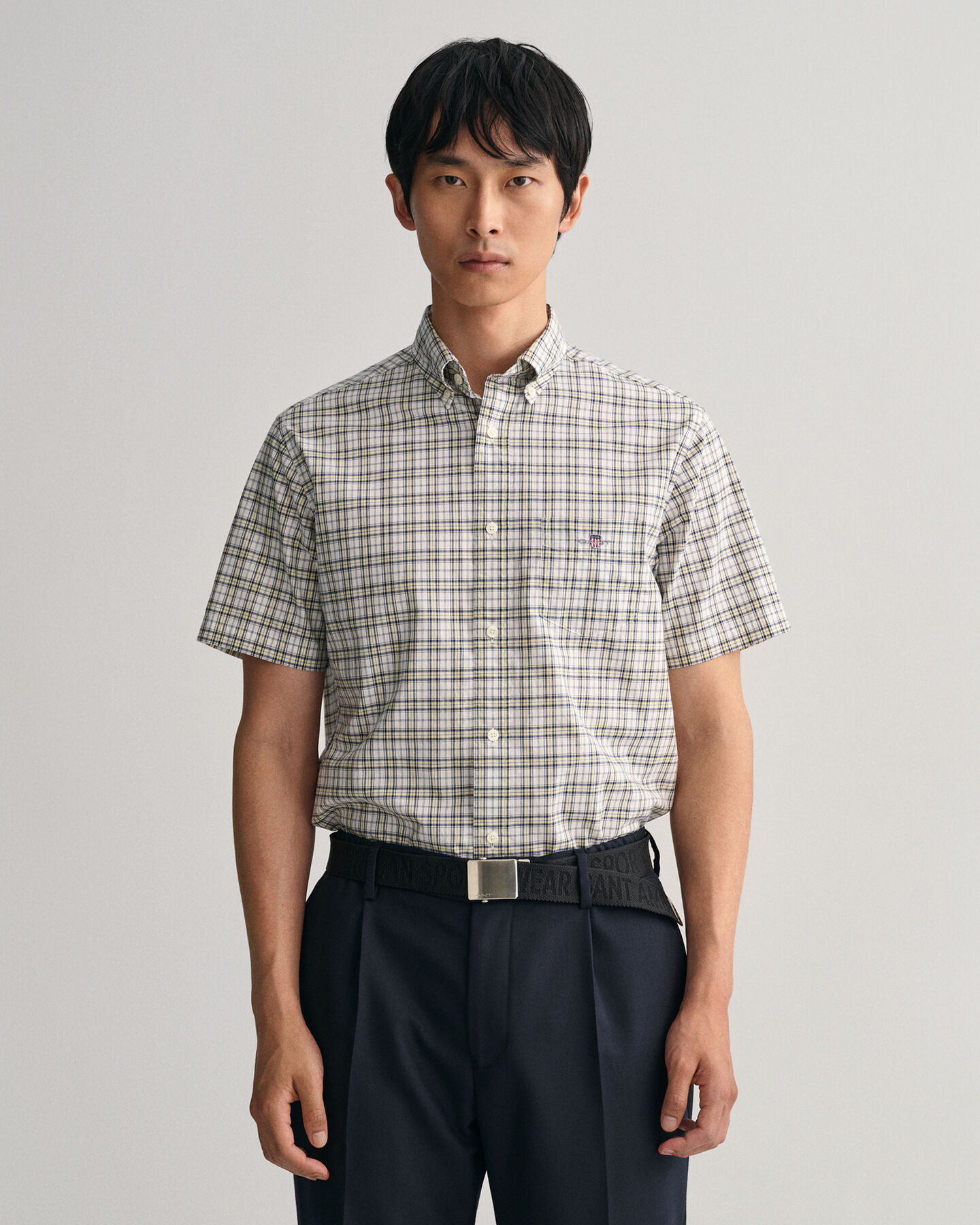 Regular fit sm&aring;rutig kort&auml;rmad poplinskjorta