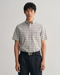 Regular fit sm&aring;rutig kort&auml;rmad poplinskjorta