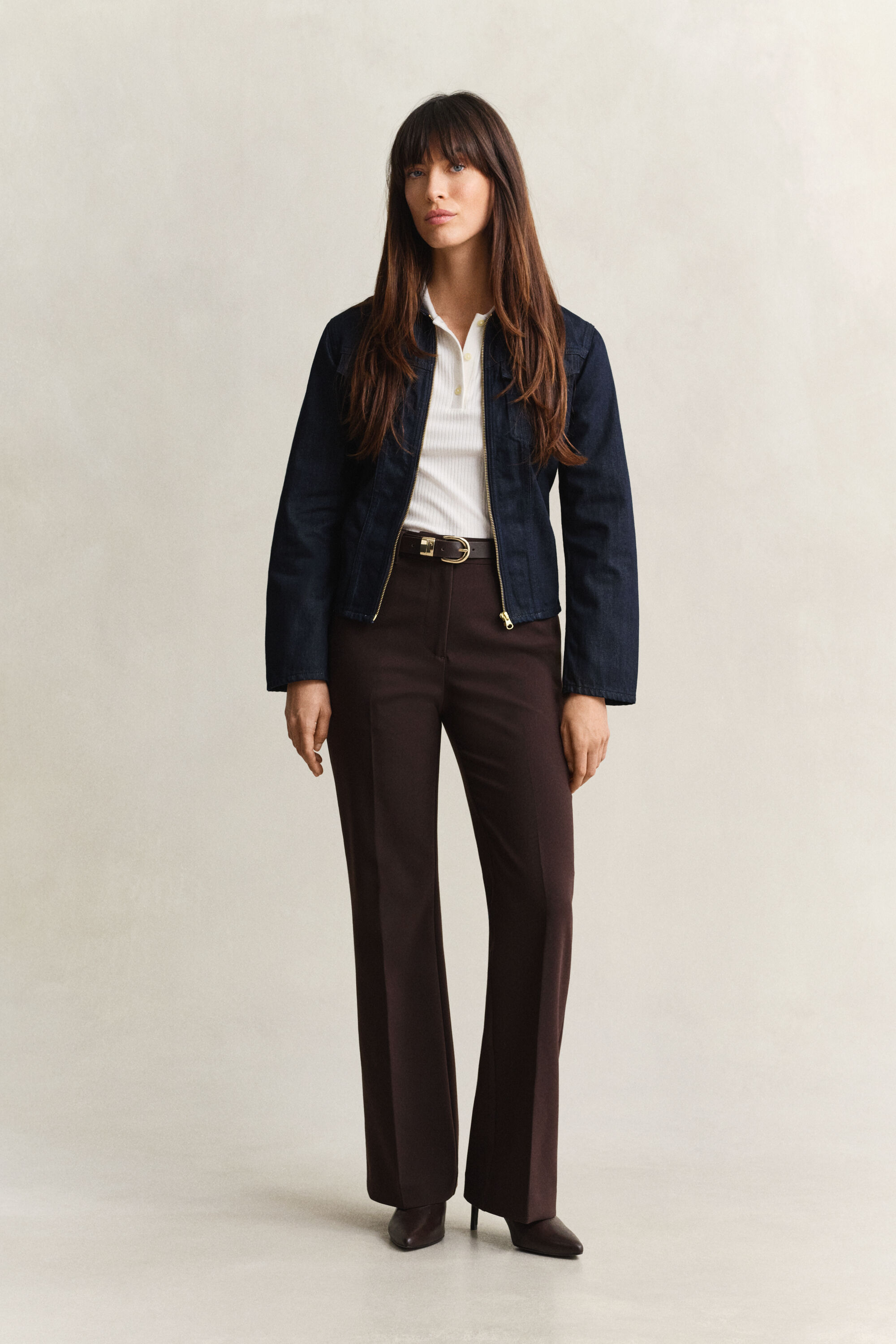 Slim fit slacks med utställda ben