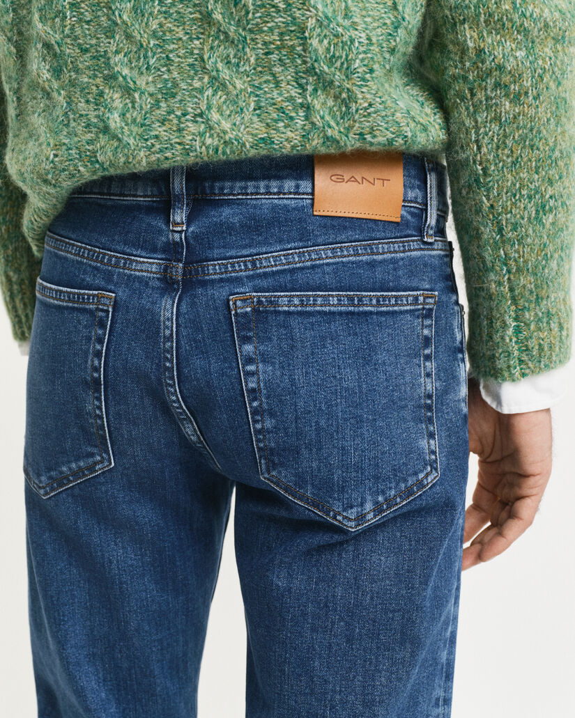 Regular fit jeans i stilren tvätt