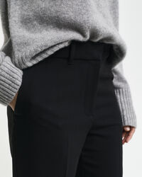 Slim fit slacks med utställda ben