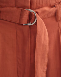 Cropped byxor med b&auml;lte och vida ben