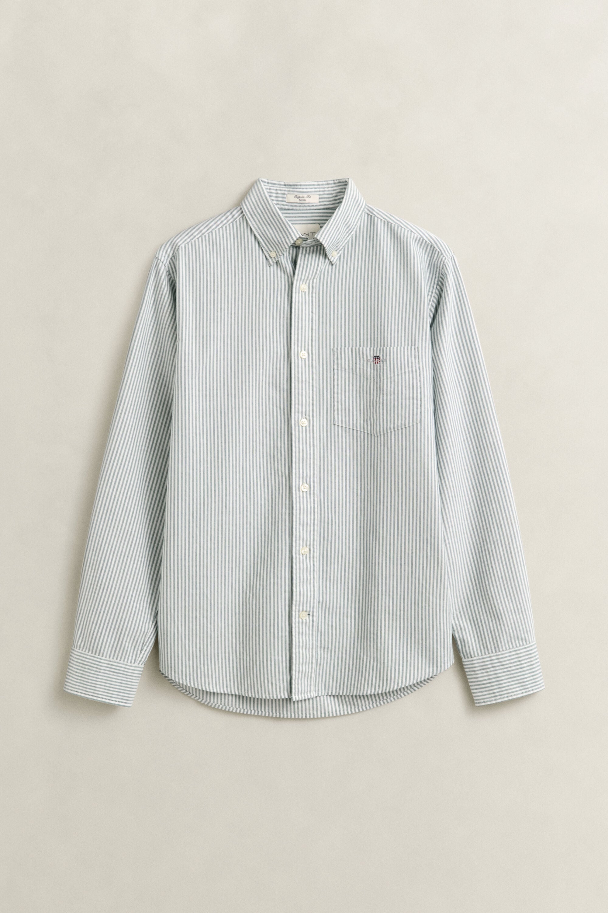 Klassisk randig oxfordskjorta med regular fit
