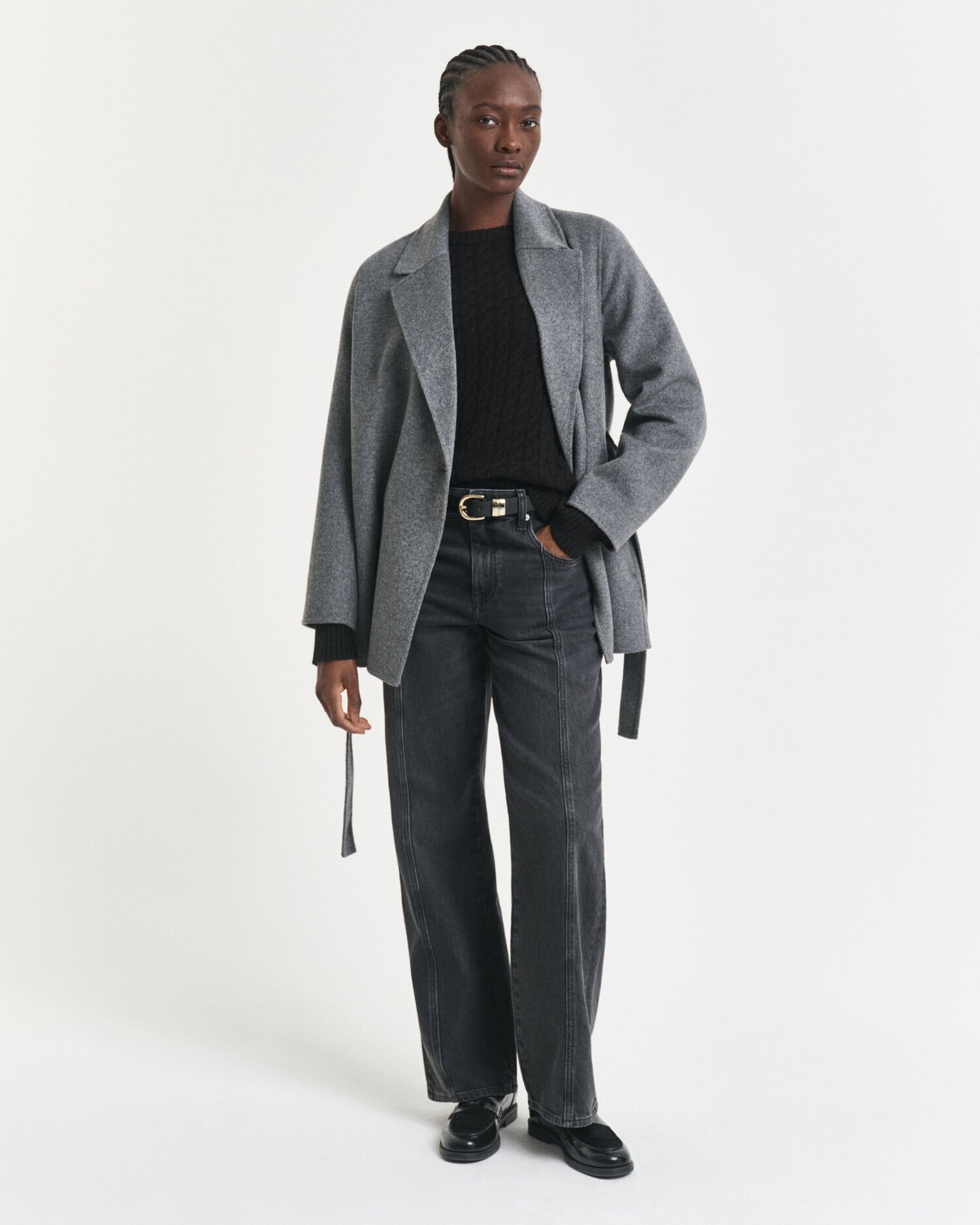 Kabelstickad tröja i kashmir med rund halsringning