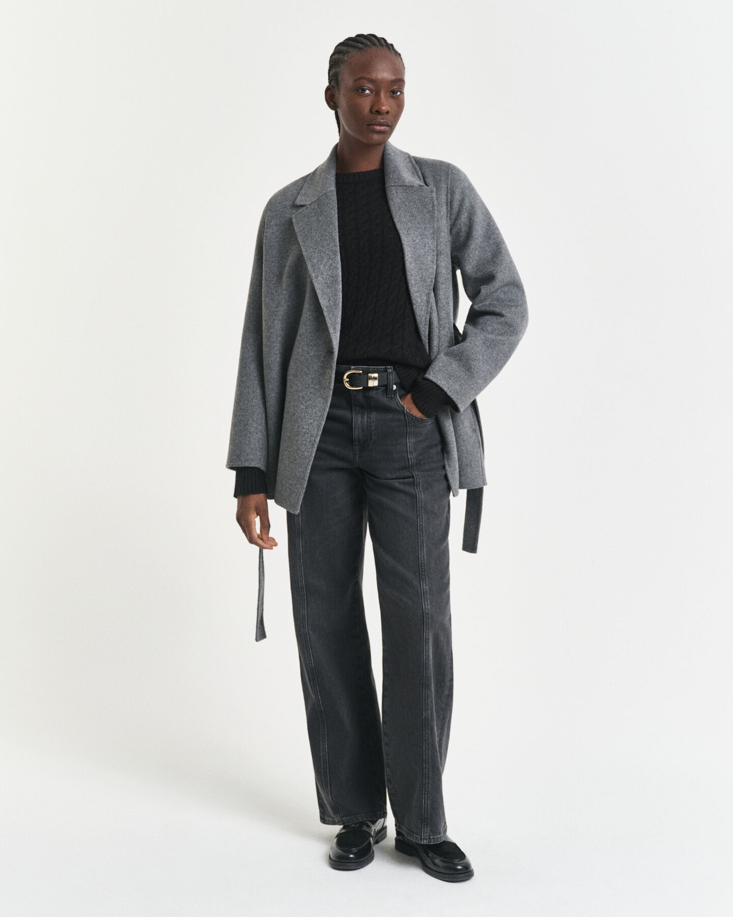 Kabelstickad tröja i kashmir med rund halsringning