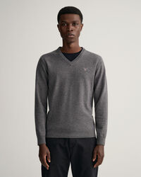 V-ringad tr&ouml;ja i superfin lammull