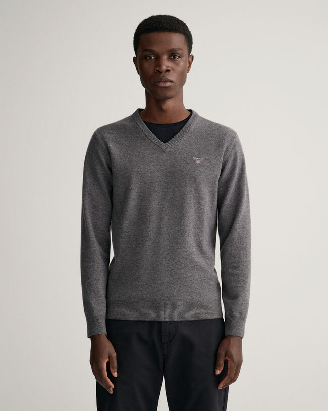 V-ringad tr&ouml;ja i superfin lammull