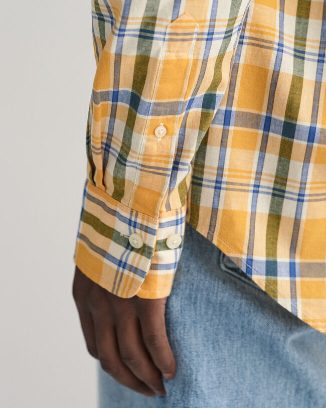 Regular fit rutig skjorta i linne och bomull