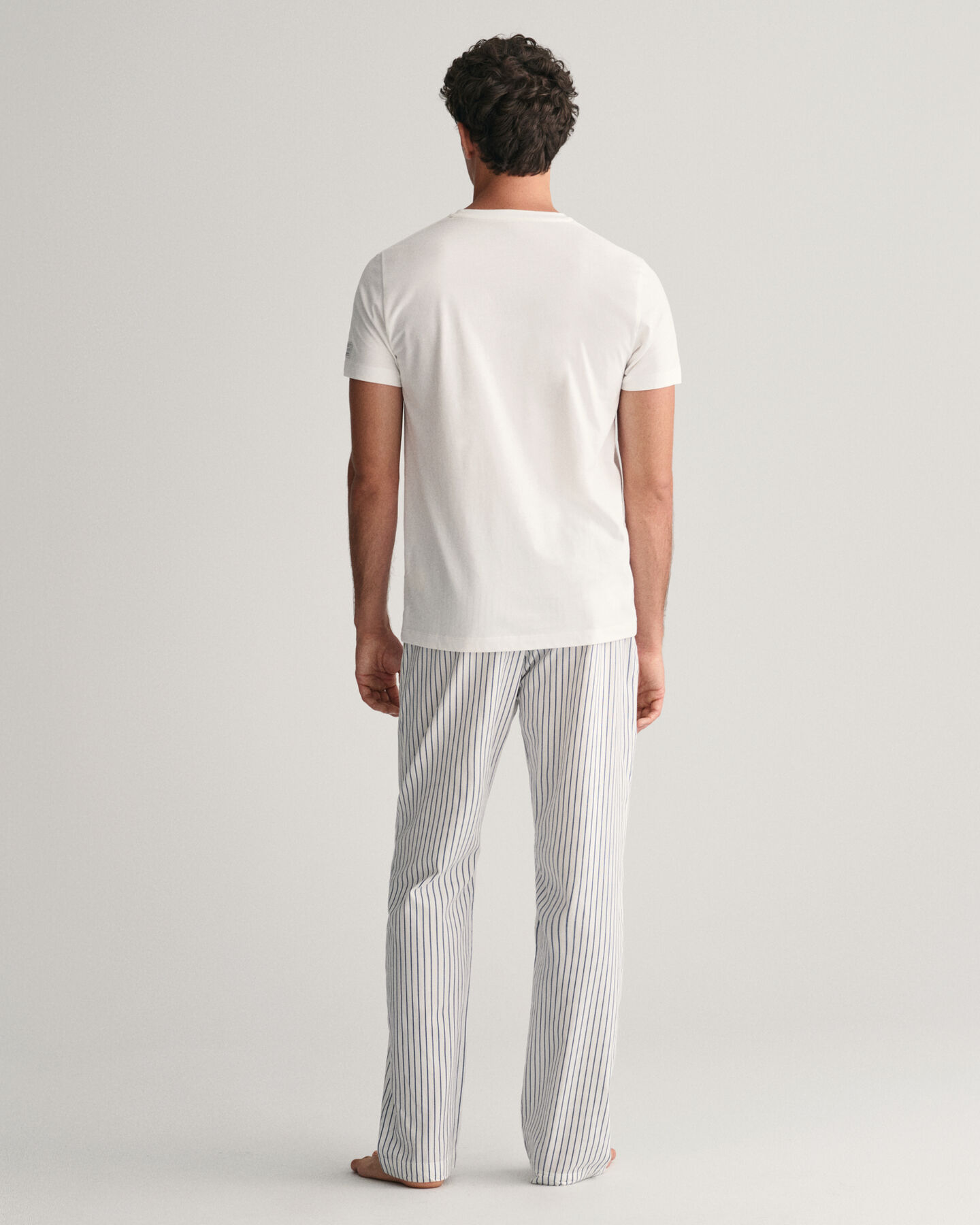 Randiga pyjamasbyxor och T-shirt i presentförpackning