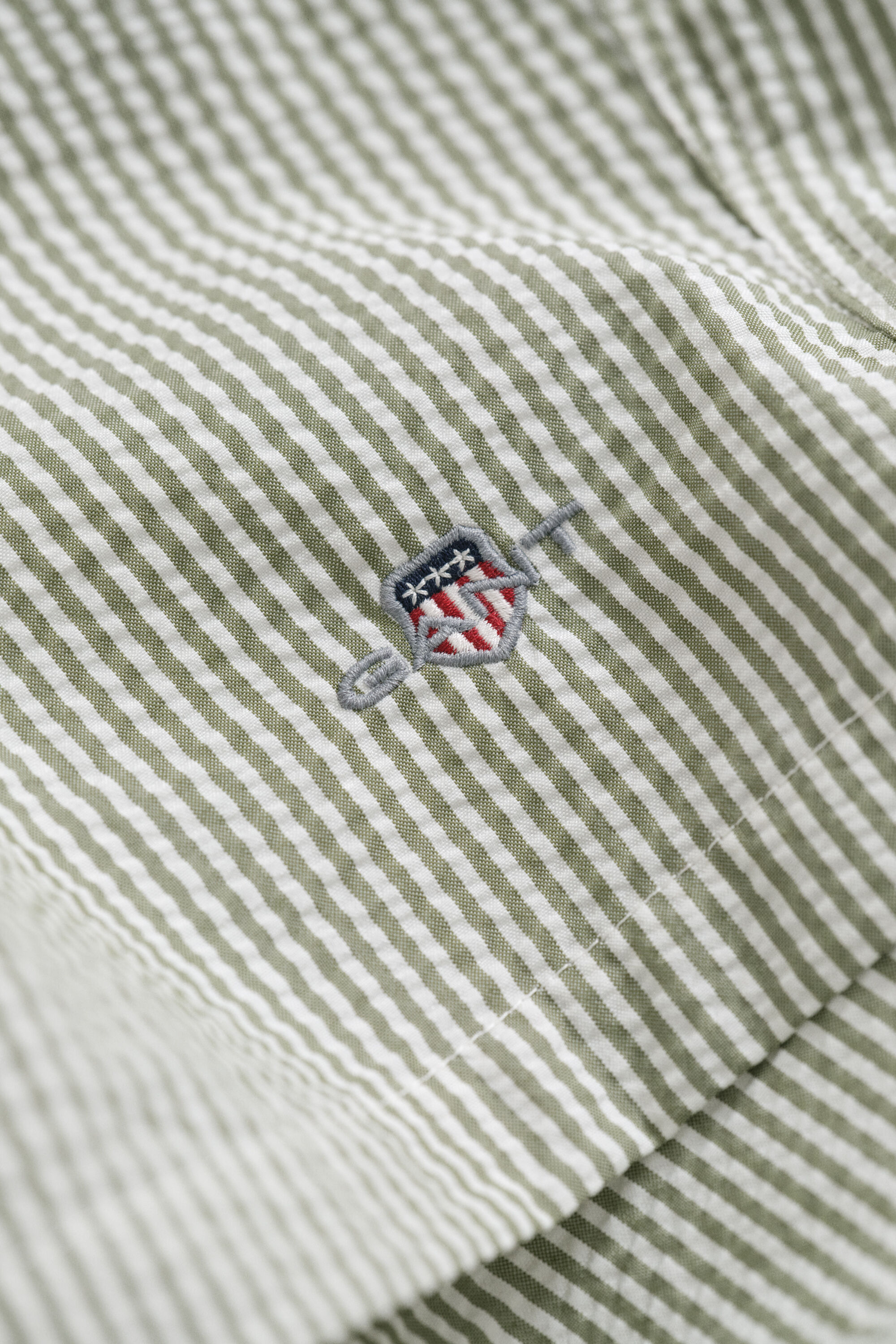 Randiga badshorts i bäckebölja