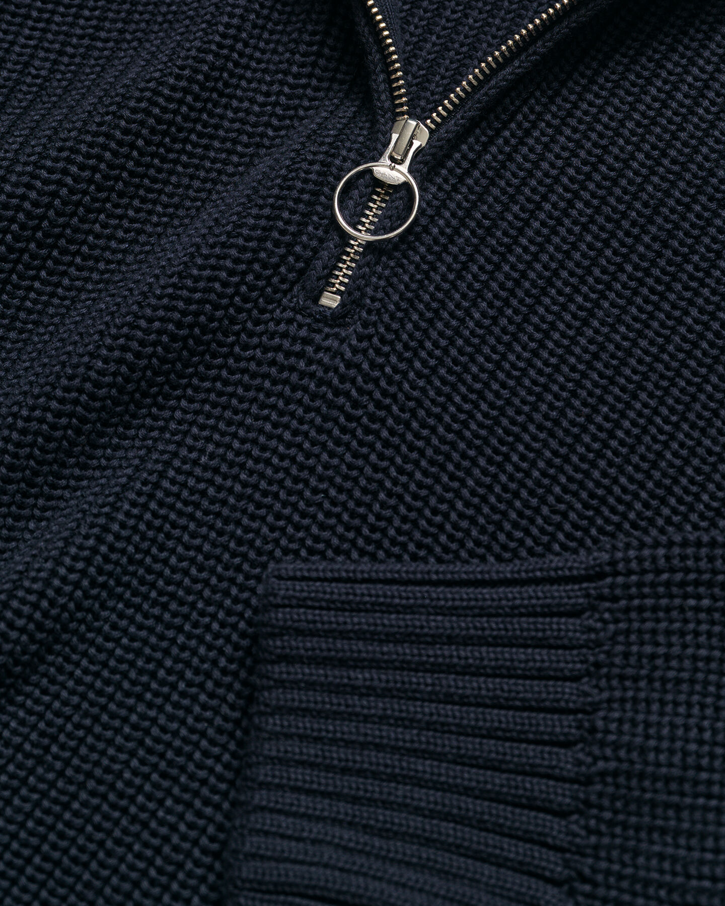 Ribbstickad half-zip tröja