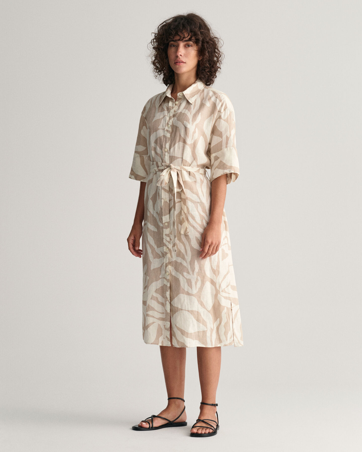 Palmm&ouml;nstrad skjortkl&auml;nning i linne