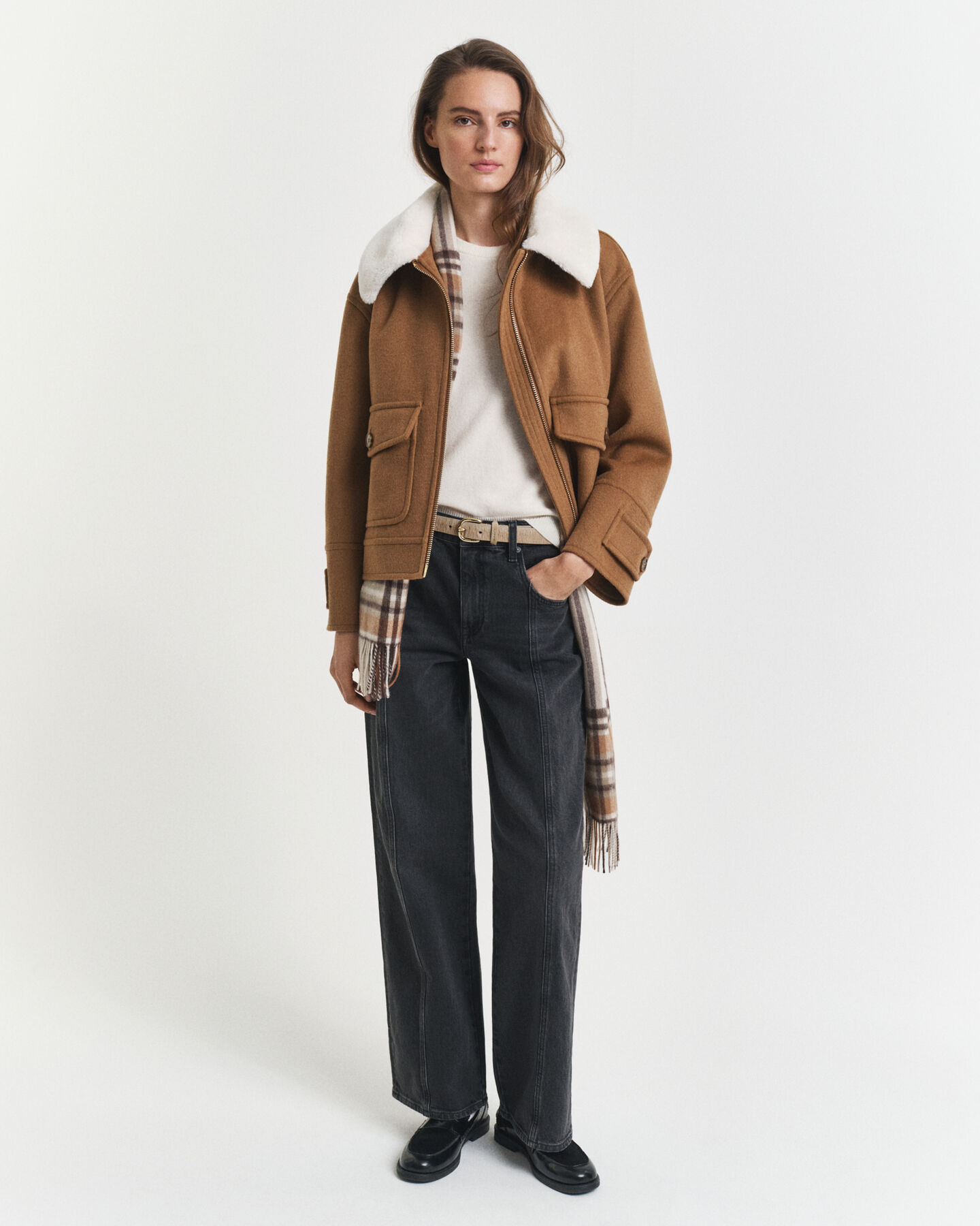 Kortärmad tröja med rund halsringning i superfin lammull