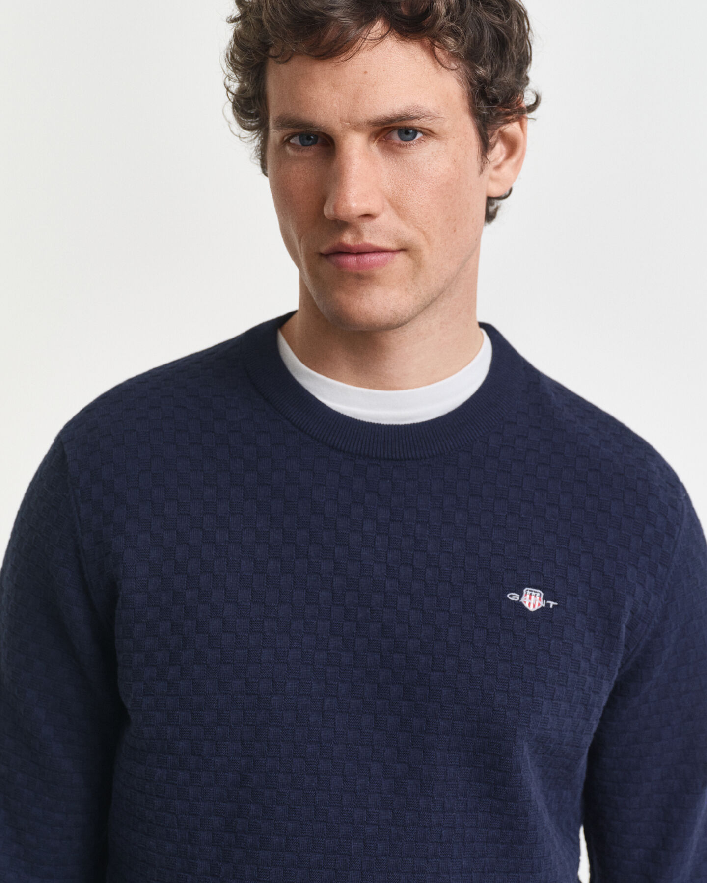 Rundhalsad tröja med mikrostruktur