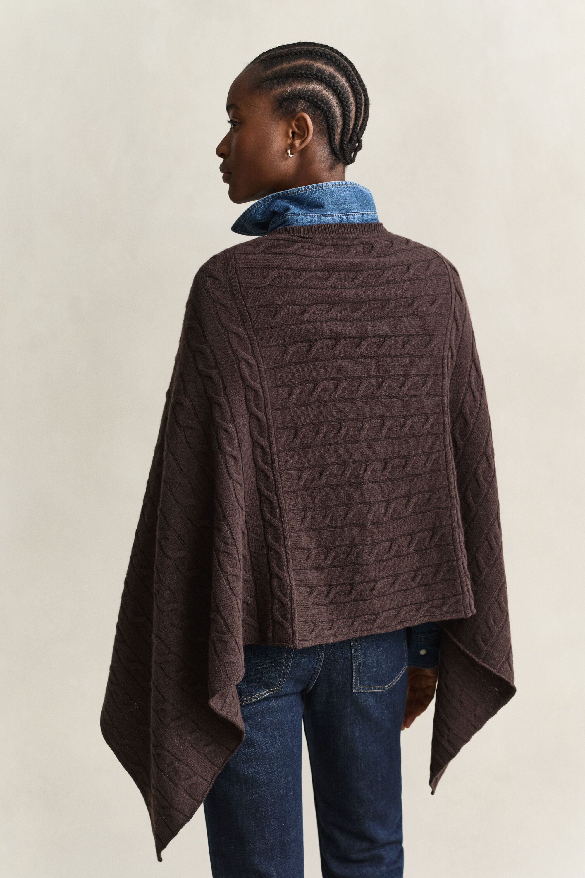 Kabelstickad ylleponcho