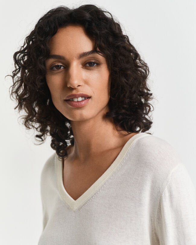 Finstickad V-ringad tröja