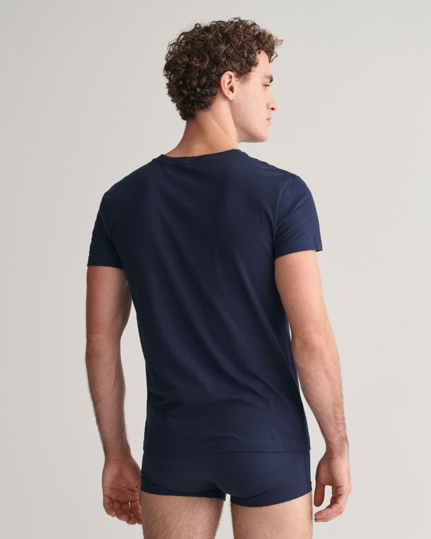 Tv&aring;pack V-ringade T-shirtar