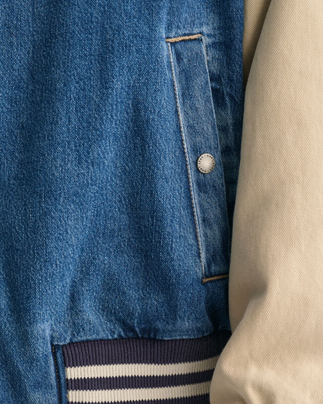 Collegejacka i denim