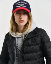 Tunn dunjacka med logotyp