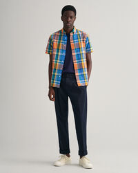 Regular fit f&auml;rgglad kort&auml;rmad madrasskjorta