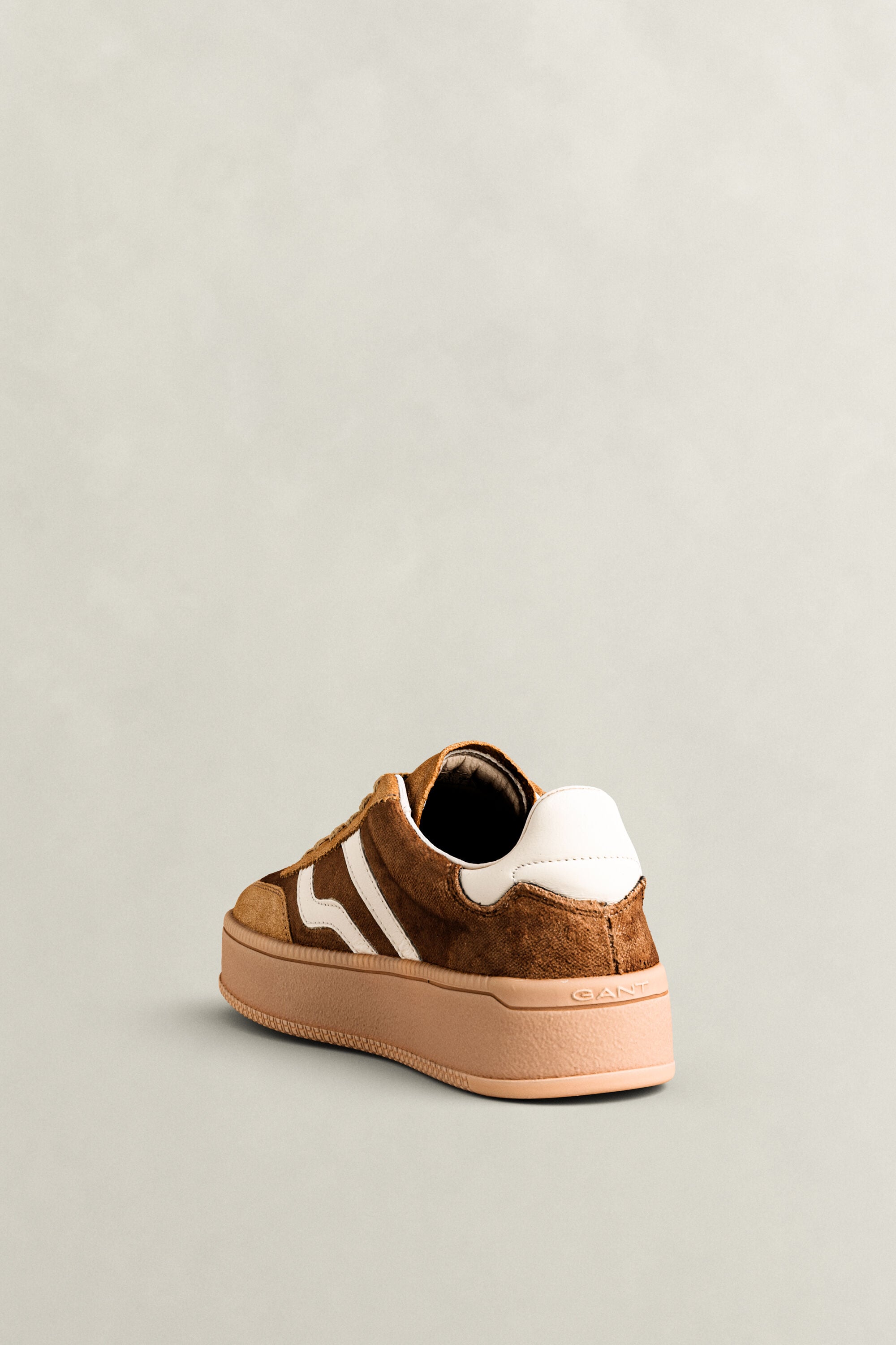 Cuzmani sneakers i sammet