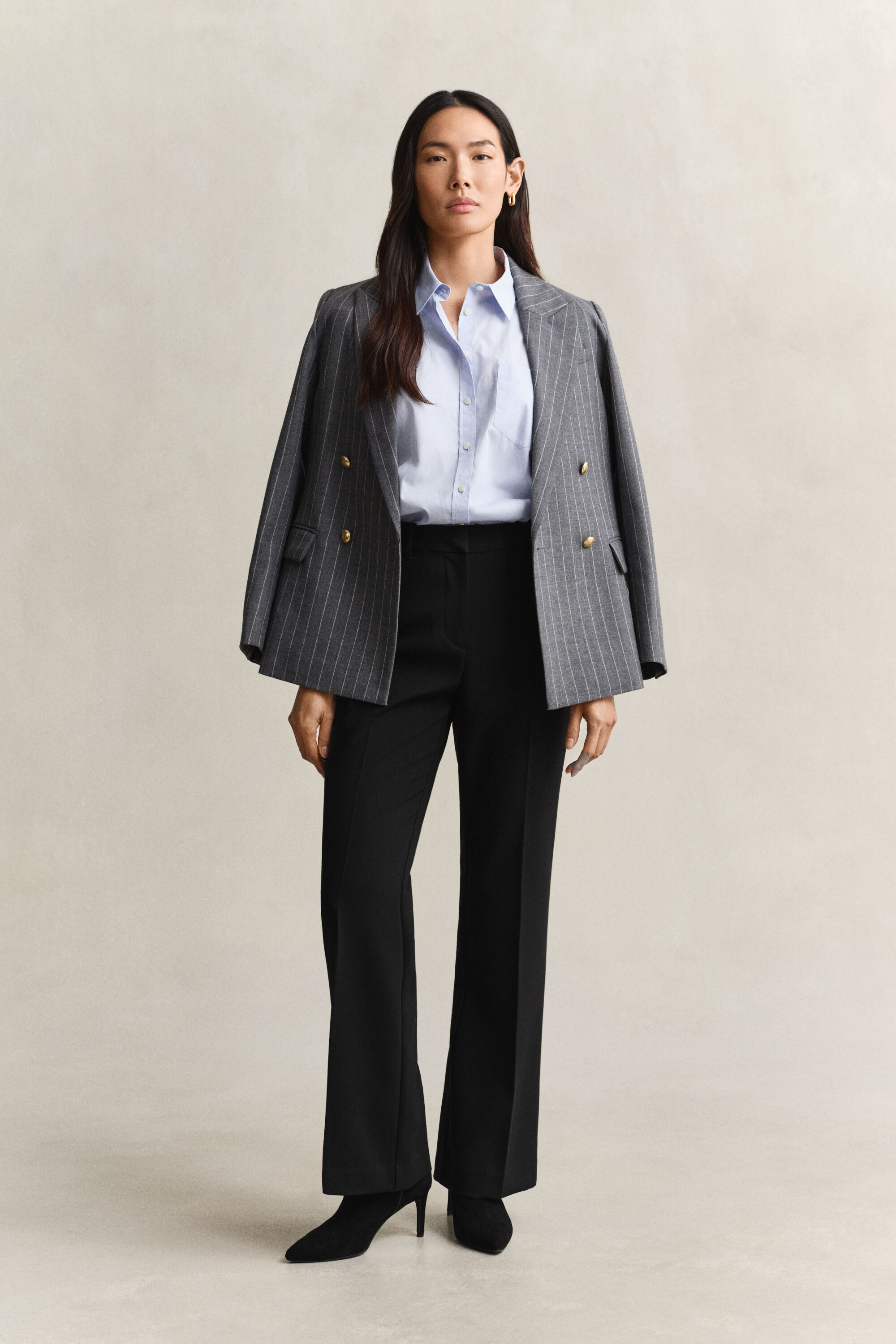 Slim fit slacks med utställda ben