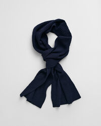 Gåvoset med mössa och halsduk med GANT-märke