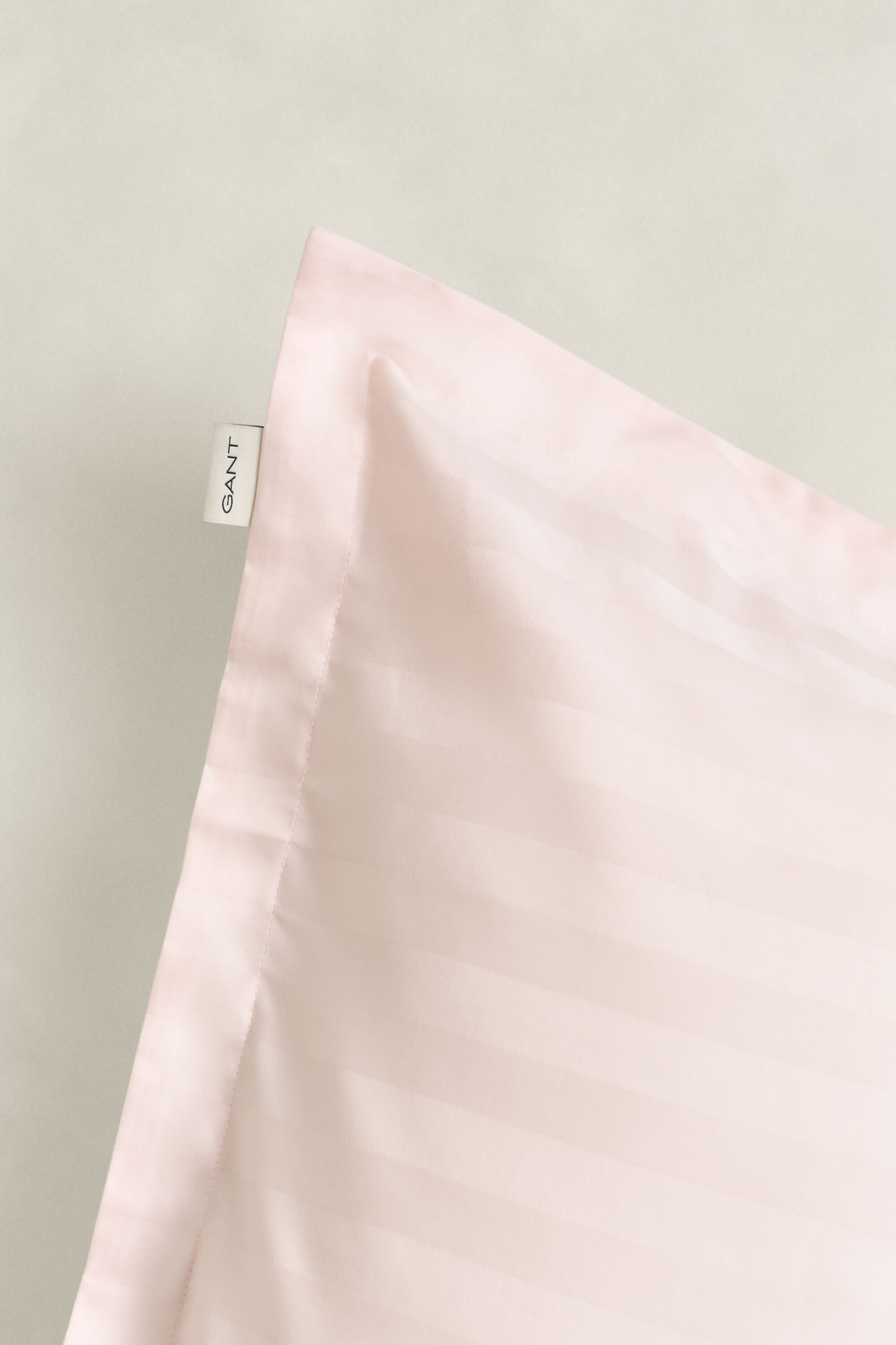 Sateen randigt örngott