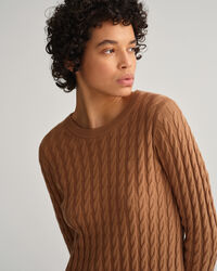 Kabelstickad kl&auml;nning