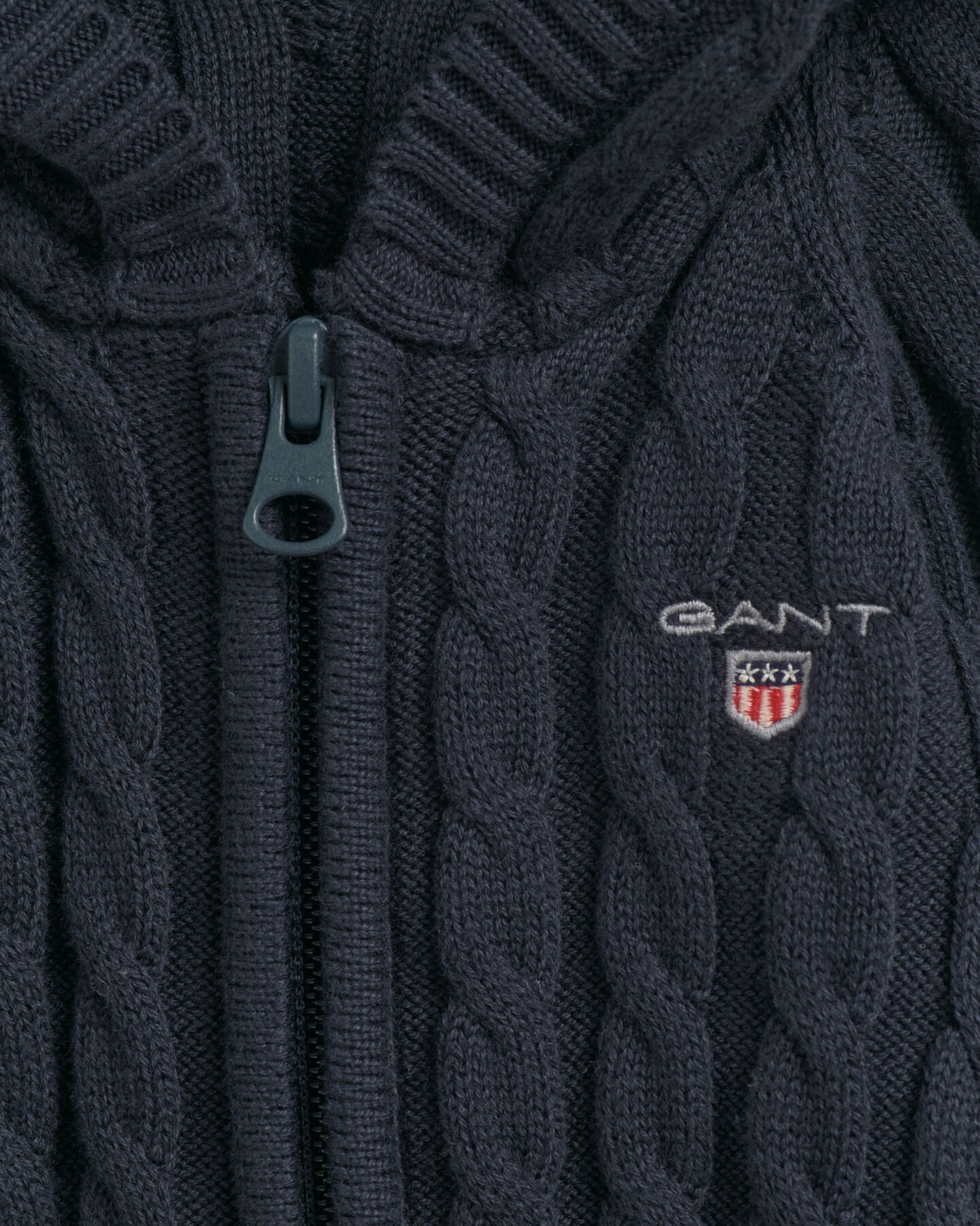 Baby kabelstickad bomullsoverall med dragkedja