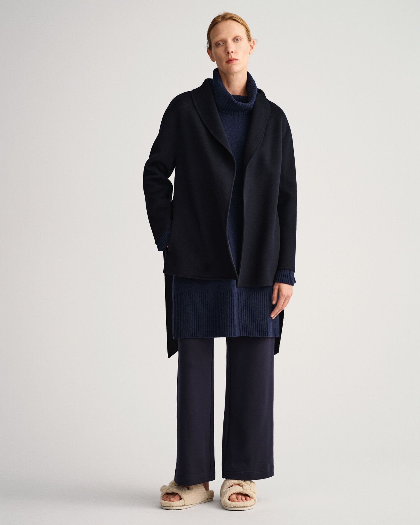 Handsydd kavaj med bälte