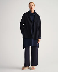 Handsydd kavaj med bälte