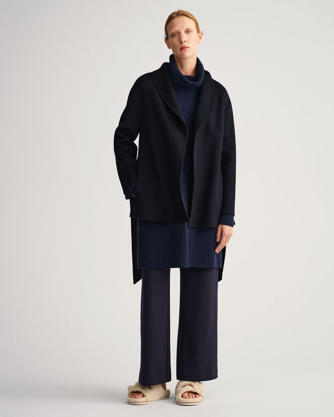 Handsydd kavaj med bälte