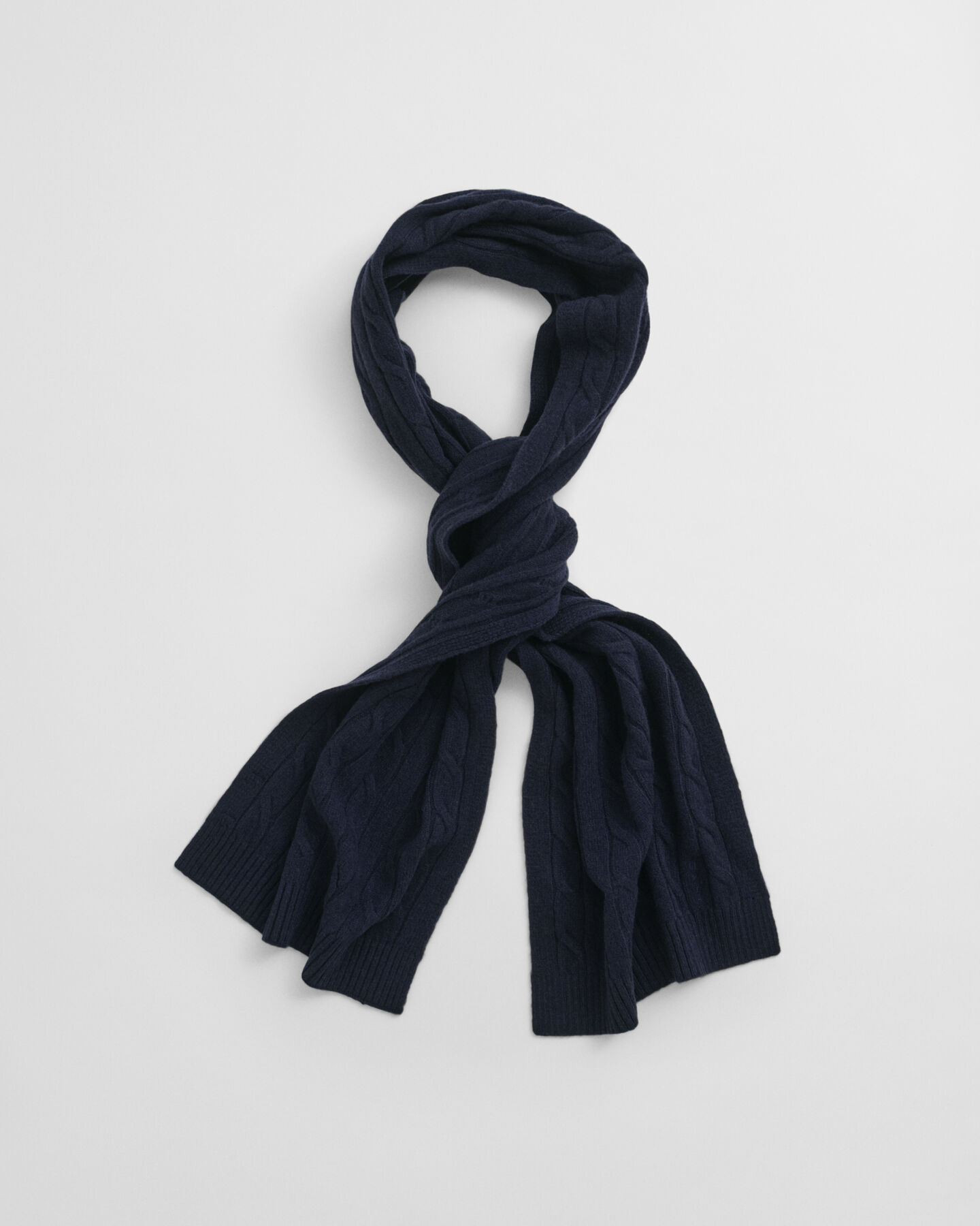 Kabelstickad yllehalsduk