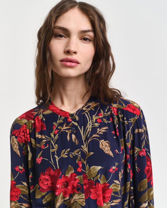 Rosenmönstrad klänning