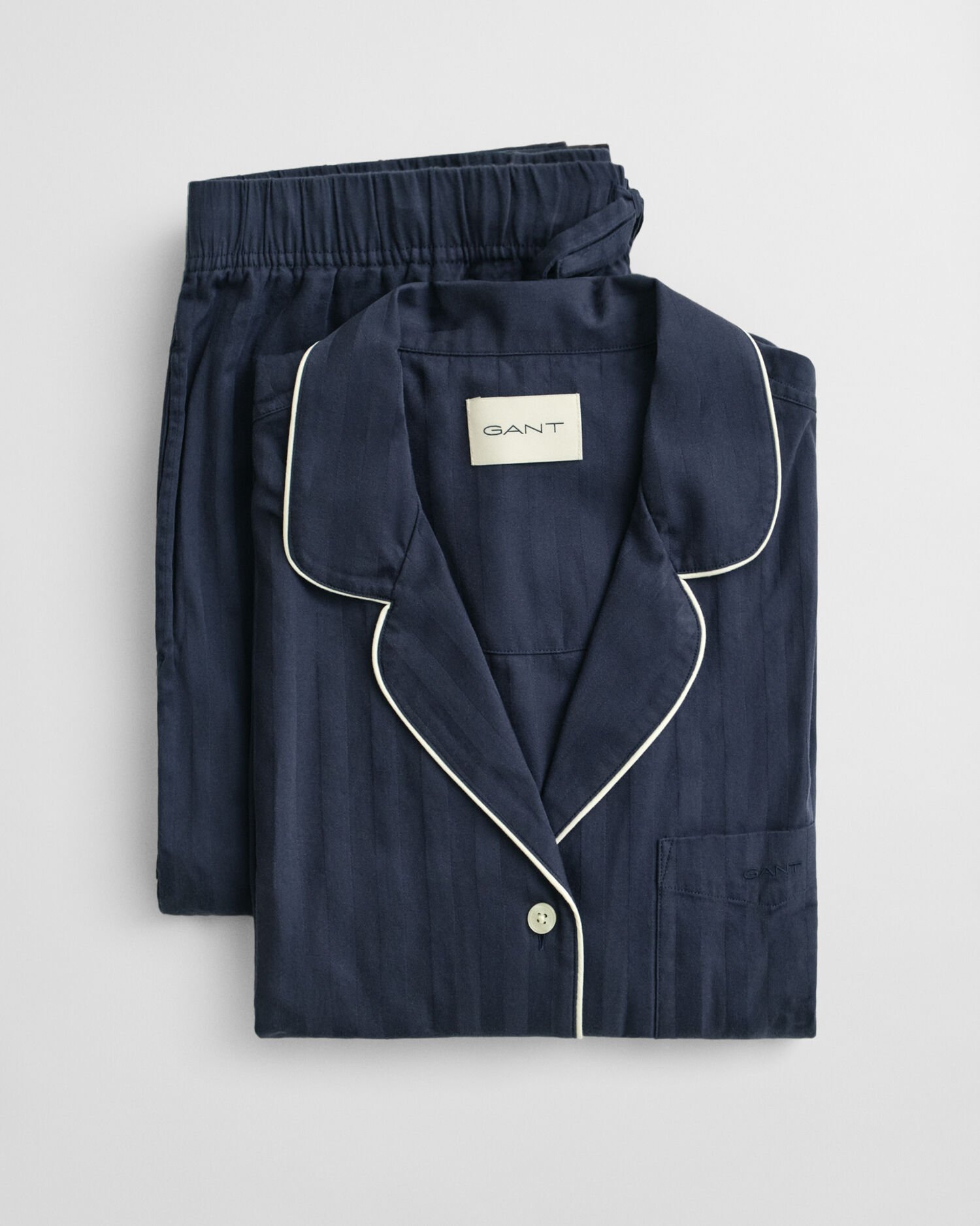 Randig satinpyjamas i presentförpackning