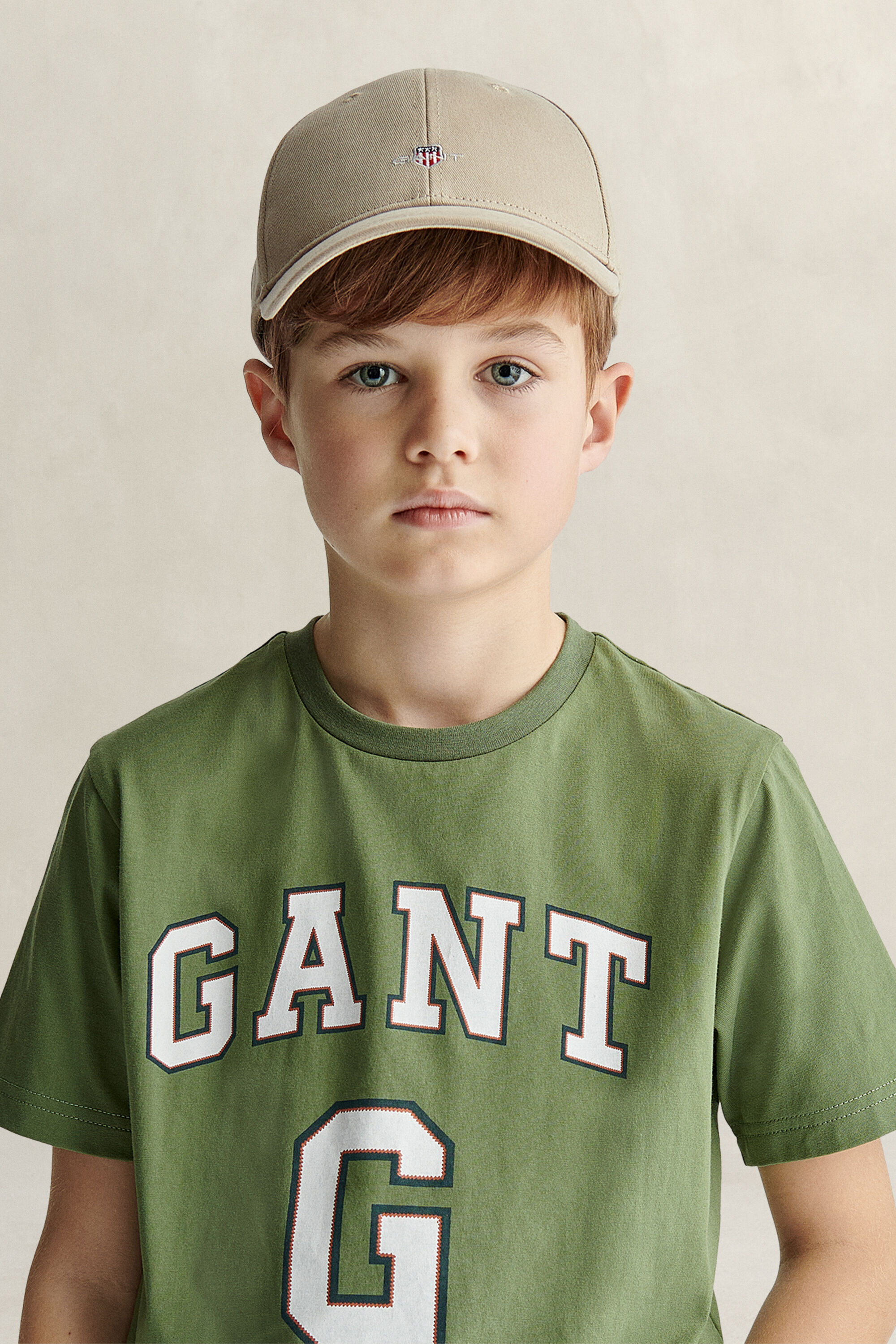 Teens keps med sköldemblem