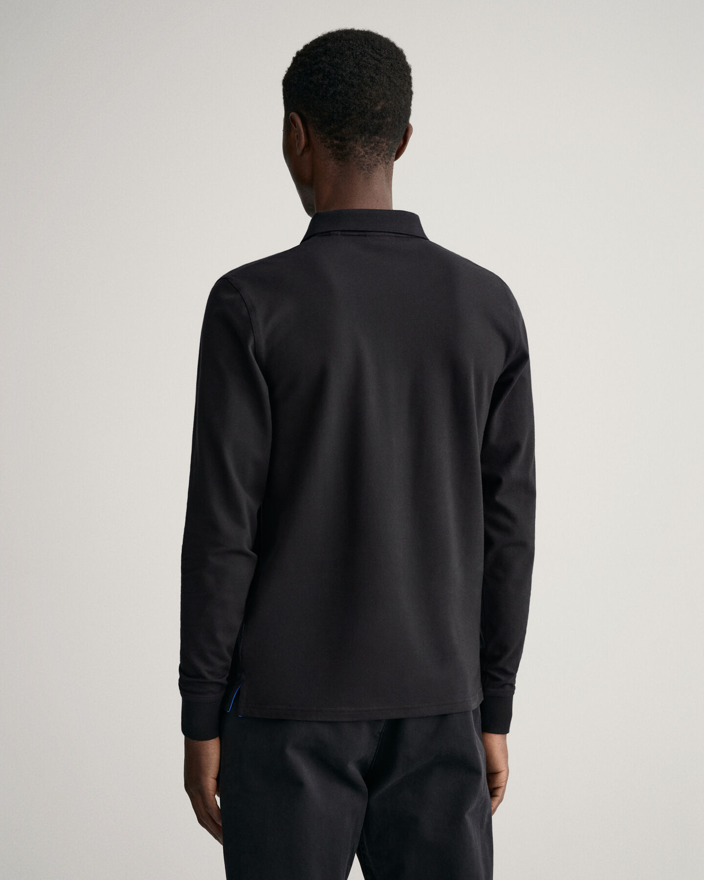 L&aring;ng&auml;rmad pik&eacute;tr&ouml;ja med kontrastf&auml;rgad krage