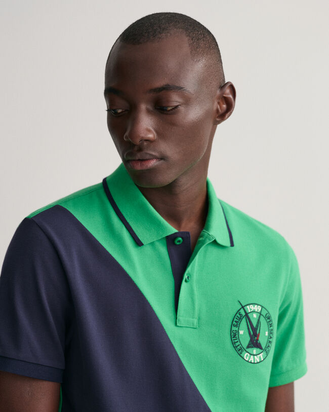 Pik&eacute;tr&ouml;ja med segelmotiv och diagonala f&auml;rgblock