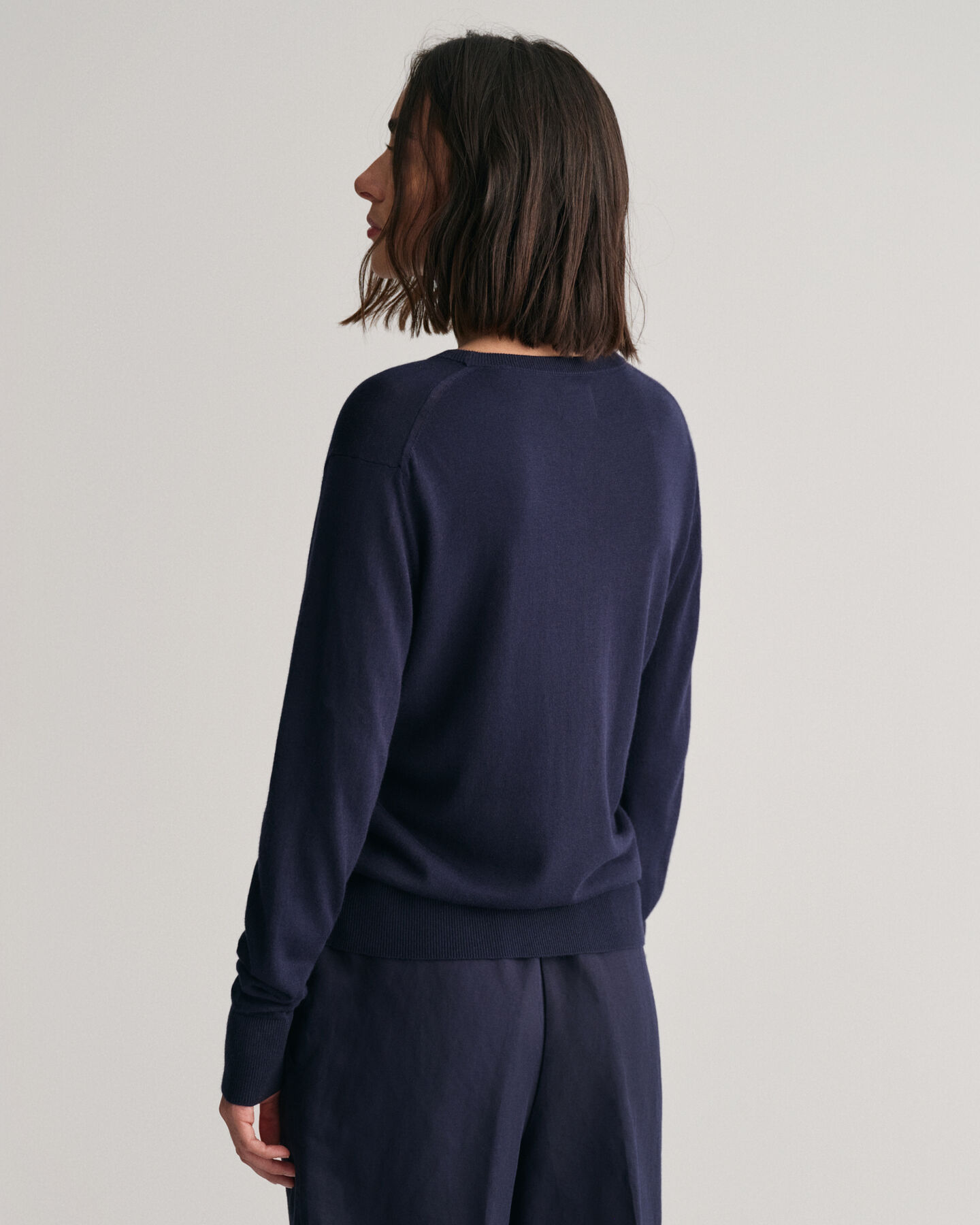 Finstickad tröja med rund hals