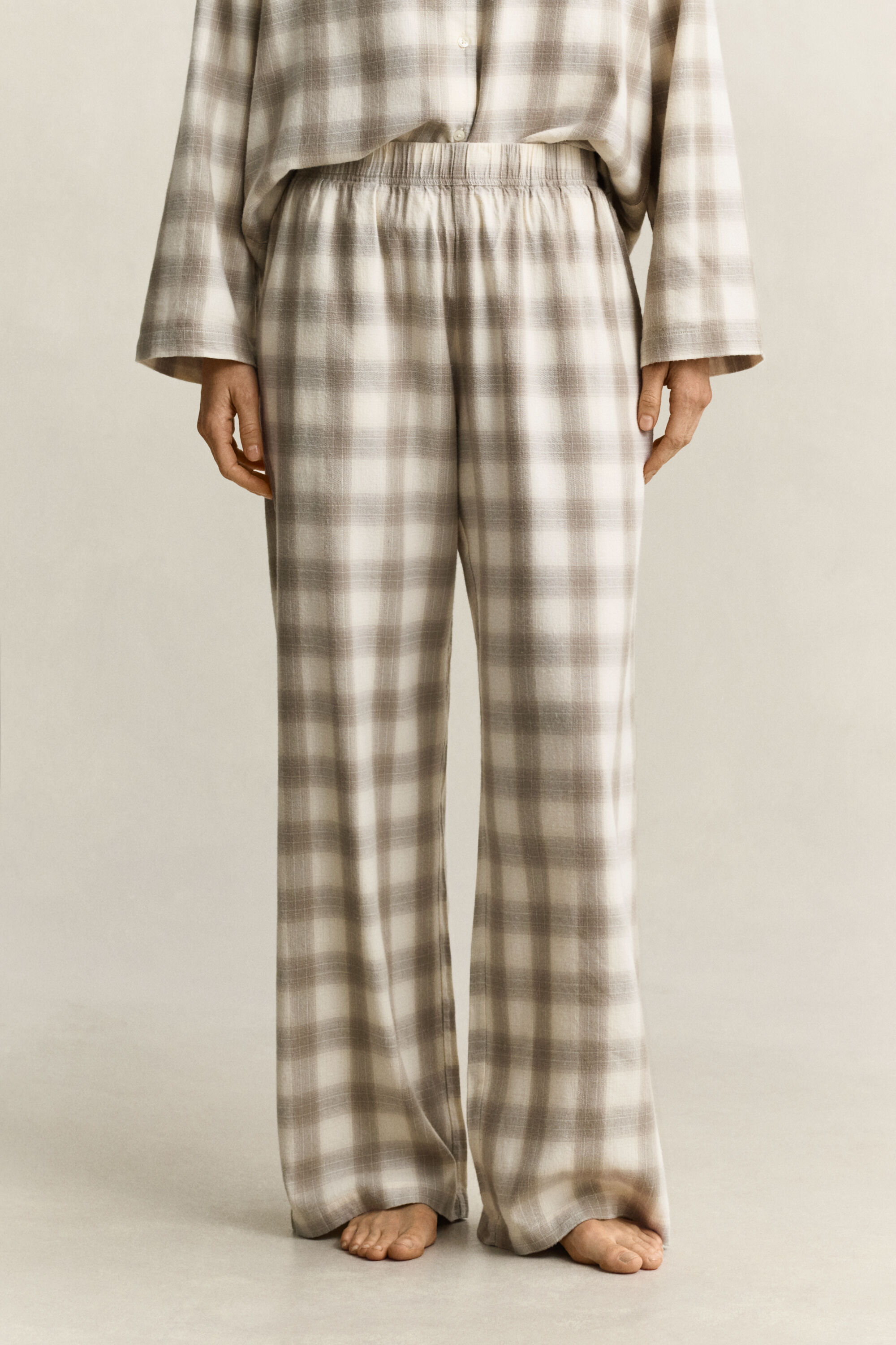 Rutigt pyjamasset i flanell
