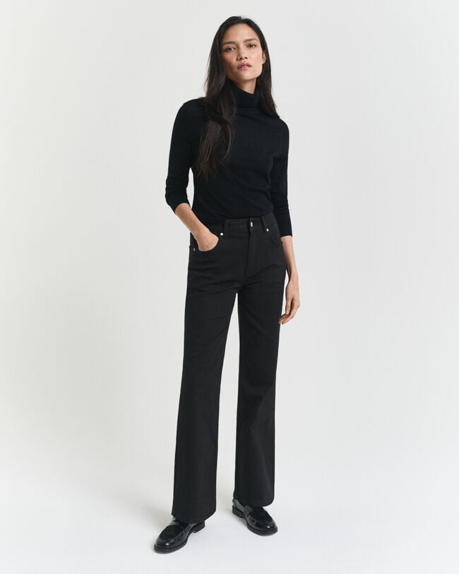 Slim fit svarta jeans med utställda ben