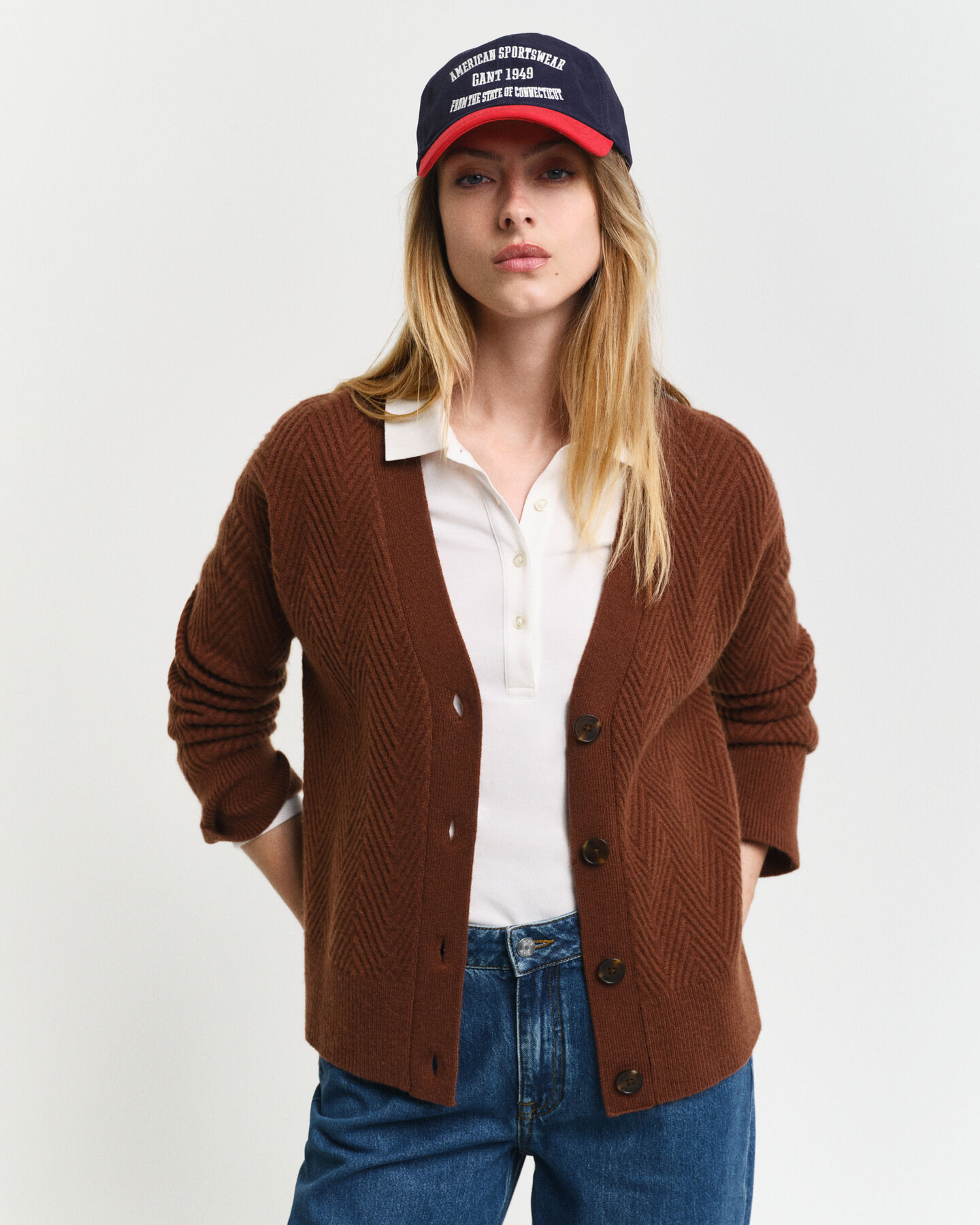 V-ringad kofta med fiskbensm&ouml;nster